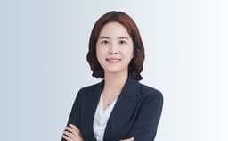 상급자의 부당한 신체 접촉, 업무상 위력 등에 의한 추행 혐의 성립하려면? [윤한진 변호사 칼럼]