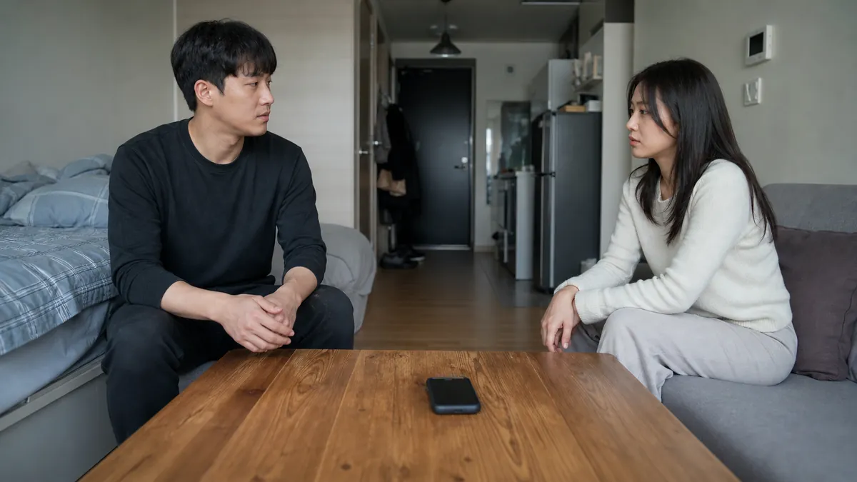강제추행 의혹을 부인하며 대화 내역과 증거 부족으로 대응한 의뢰인
