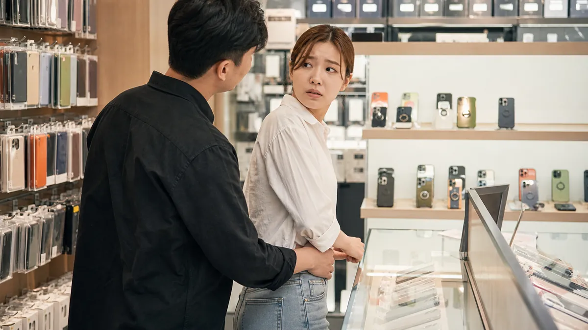 휴대전화 액세서리 매장 강제추행 혐의 인정과 기소유예 대응